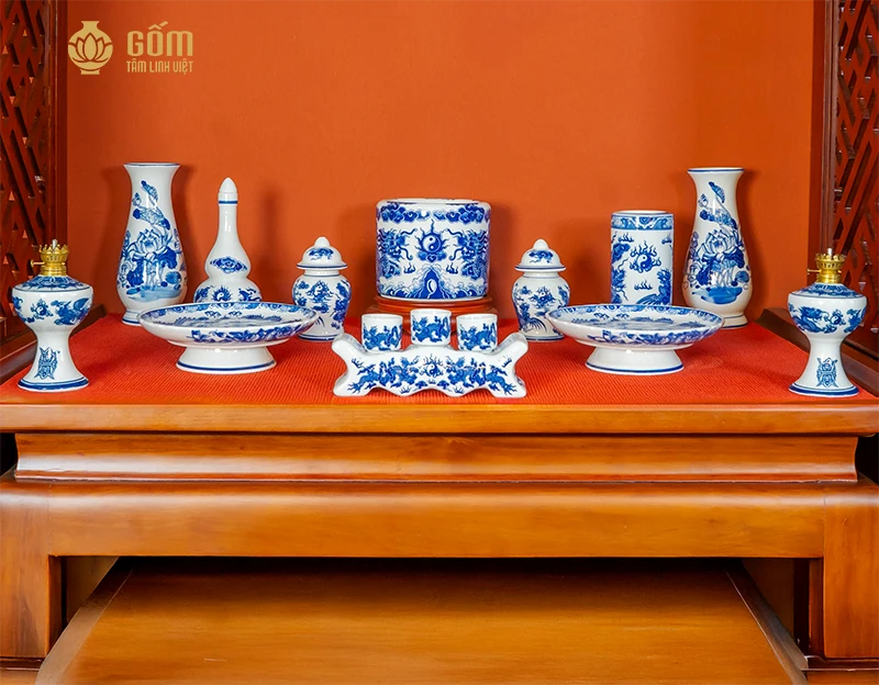 Bộ đồ thờ họa tiết Long Lân Quy Phụng tạo sự trang nghiêm cho khu thờ tự