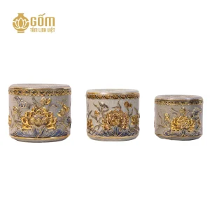 Hình ảnh Bát hương men rạn vẽ vàng họa tiết hoa sen đắp nổi