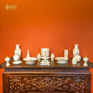 hình ảnh Bộ đồ thờ 1 bát hương rồng men bạch ngọc vẽ vàng bàn thờ 127-153cm đẹp