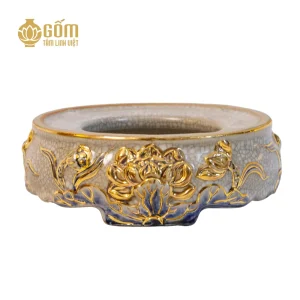 Hình ảnh Đế bát hương men rạn vẽ vàng họa tiết hoa sen đắp nổi